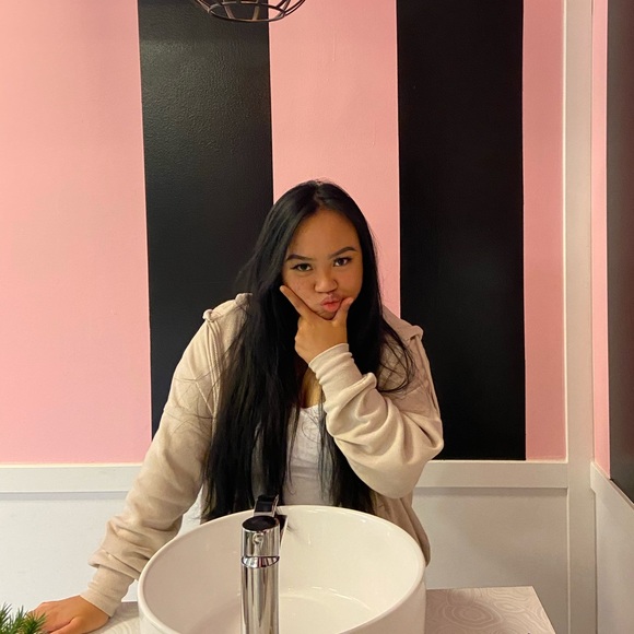 Meet your Posher, Angela marie villanueva - Picture 1 of 1